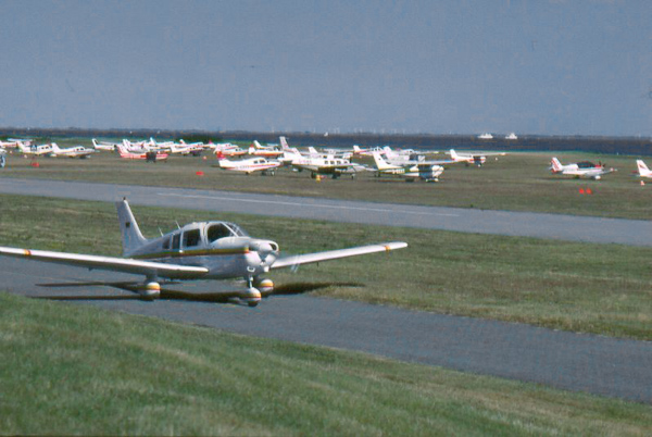 Flugplatz Insel Juist, zweithöchste Start- und Landefrequenz in Niedersachsen nach dem Verkehrsflughafen Hannover Foto: Wattenrat