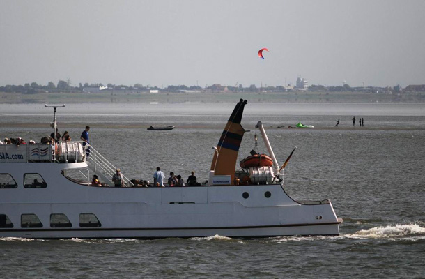 Rückseitenwatt Norderney: illegale Kitesurferausbildung Foto: Wattenrat